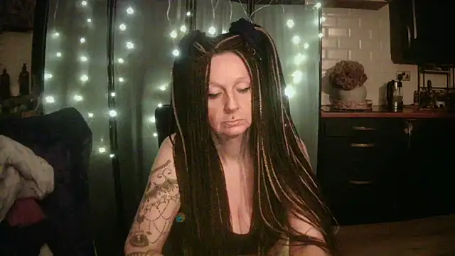 Snapshot of pixxiexo chatting on 02-18-26, 12:06 pixxiexo online show from 02-18-26, 12:06