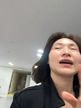 Snapshot of A-ZJunn chatting on 02-21-26, 06:47 A-ZJunn online show from 02-21-26, 06:47