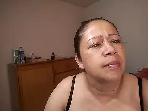 Snapshot of pamela_08 chatting on 12-17-25, 09:21 pamela 08 online show from 12-17-25, 09:21