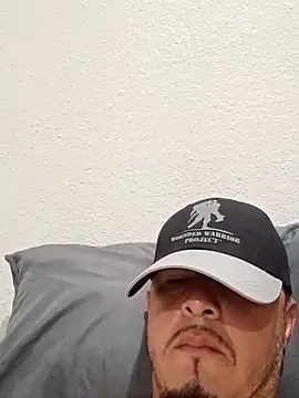 Snapshot of Lalin2323 chatting on 03-04-26, 03:01 Lalin2323 online show from 03-04-26, 03:01