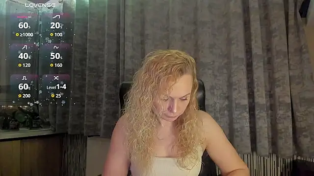 Snapshot of LanaLight_x chatting on 04-10-26, 08:35 LanaLight x online show from 04-10-26, 08:35
