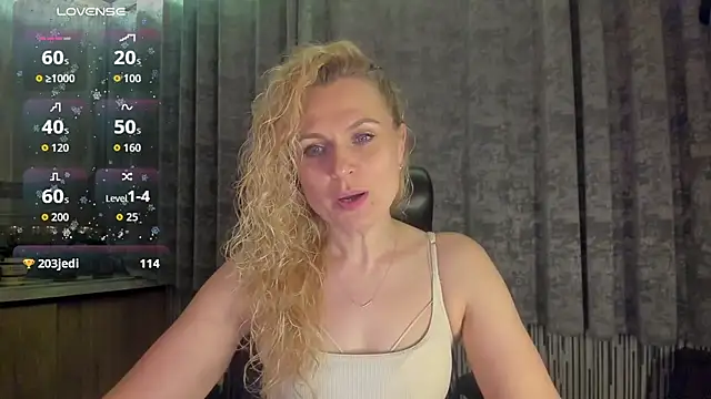 Snapshot of LanaLight_x chatting on 04-13-26, 08:14 LanaLight x online show from 04-13-26, 08:14