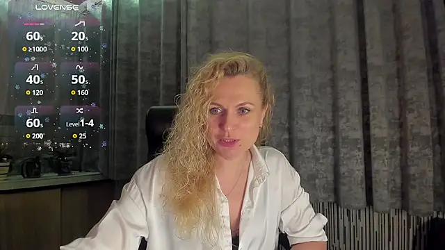 Snapshot of LanaLight_x chatting on 04-20-26, 09:49 LanaLight x online show from 04-20-26, 09:49