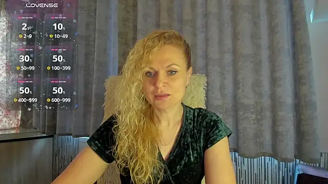 Snapshot of LanaLight_x chatting on 05-21-26, 03:02 LanaLight x online show from 05-21-26, 03:02