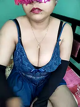 Snapshot of CherrychloeXO chatting on 02-16-26, 05:36 CherrychloeXO online show from 02-16-26, 05:36