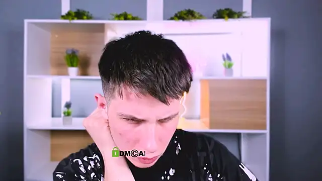 Snapshot of leo_valor chatting on 03-25-26, 01:44 leo valor online show from 03-25-26, 01:44