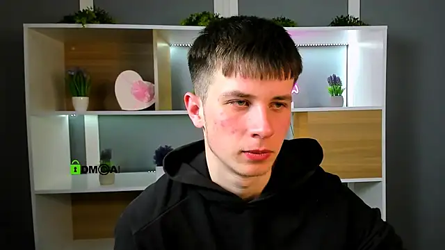 Snapshot of leo_valor chatting on 03-30-26, 06:42 leo valor online show from 03-30-26, 06:42