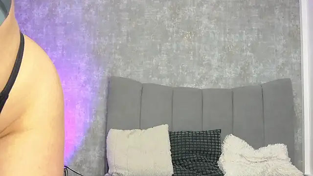 LucyRayy online show from 03-18-26, 07:00