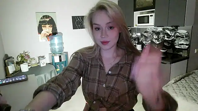 LunaPeony online show from 02-04-26, 04:46