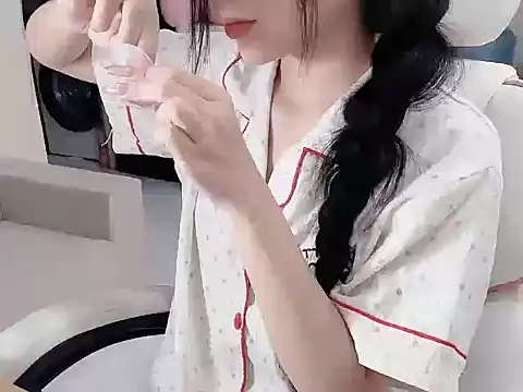 Snapshot of Yuyu-baobei chatting on 05-07-26, 05:18 Yuyu-baobei online show from 05-07-26, 05:18