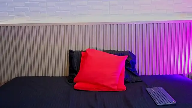 Snapshot of EmyVega chatting on 02-27-26, 11:27 EmyVega online show from 02-27-26, 11:27