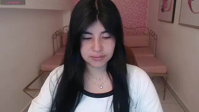 Nina harpper  online show from 12-19-25, 01:40