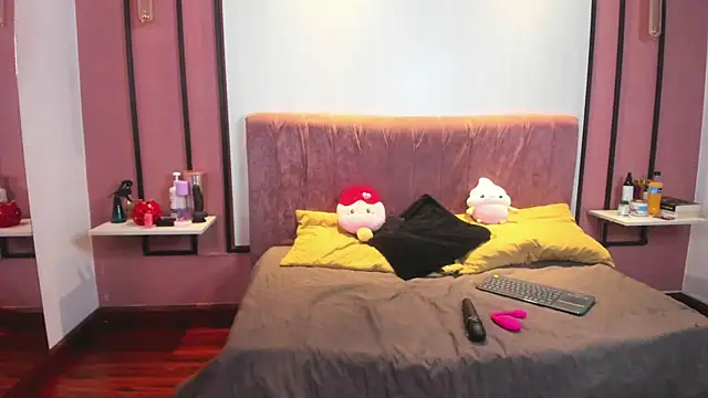 MissSavage  online show from 05-06-26, 06:35