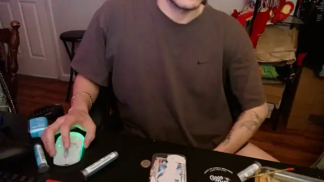 Snapshot of Longdforya chatting on 02-24-26, 12:30 Longdforya online show from 02-24-26, 12:30