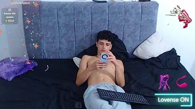 hottie couplee online show from 05-02-26, 11:10