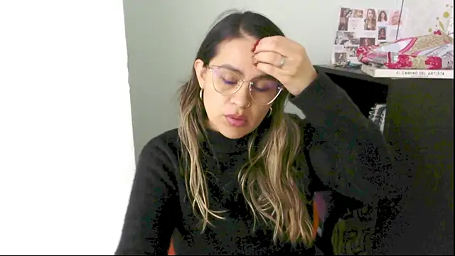 Snapshot of elyra_fox01 chatting on 02-17-26, 03:40 elyra fox01 online show from 02-17-26, 03:40