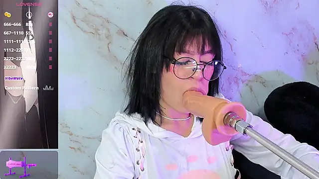 sofia shadow  online show from 03-26-26, 03:23