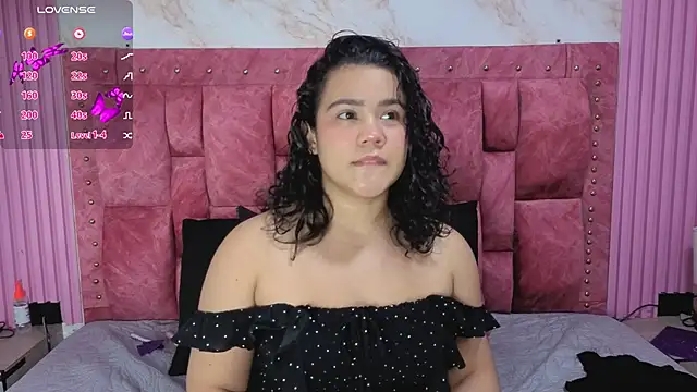 Snapshot of ValeryMorales chatting on 04-16-26, 09:39 ValeryMorales online show from 04-16-26, 09:39
