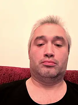 Olomoucak1982 online show from 12-04-25, 04:48