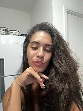 Snapshot of EsmeraldaBelline chatting on 03-26-26, 10:26 EsmeraldaBelline online show from 03-26-26, 10:26