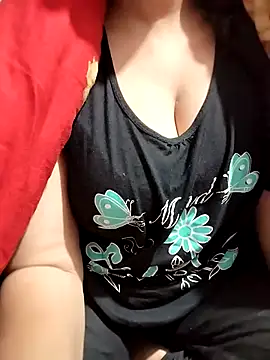 Snapshot of hottyrose69 chatting on 02-14-26, 12:40 hottyrose69 online show from 02-14-26, 12:40