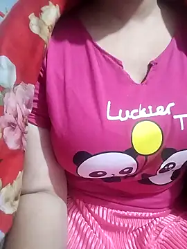 Snapshot of hottyrose69 chatting on 02-18-26, 03:41 hottyrose69 online show from 02-18-26, 03:41