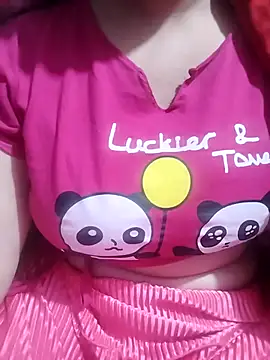 Snapshot of hottyrose69 chatting on 02-19-26, 05:25 hottyrose69 online show from 02-19-26, 05:25