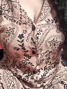 Snapshot of hottyrose69 chatting on 03-18-26, 03:59 hottyrose69 online show from 03-18-26, 03:59