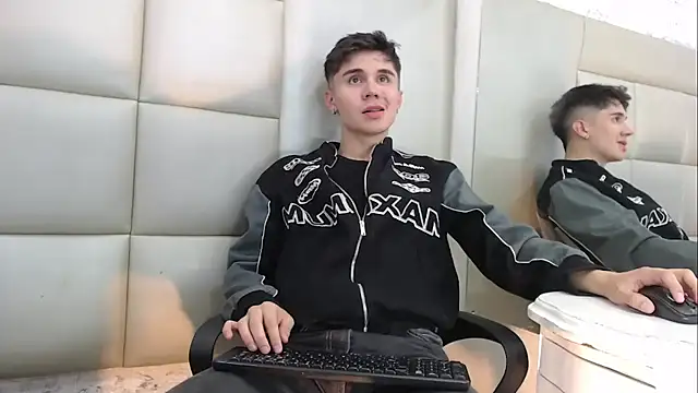 Snapshot of JuanGomm chatting on 01-13-26, 08:03 JuanGomm online show from 01-13-26, 08:03