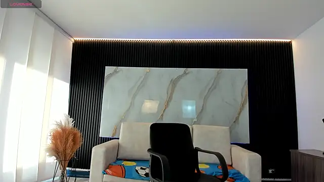 TiffanyHoustton online show from 05-11-26, 12:33