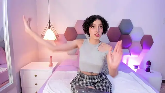 Snapshot of LyraVendrell chatting on 03-03-26, 12:39 LyraVendrell online show from 03-03-26, 12:39