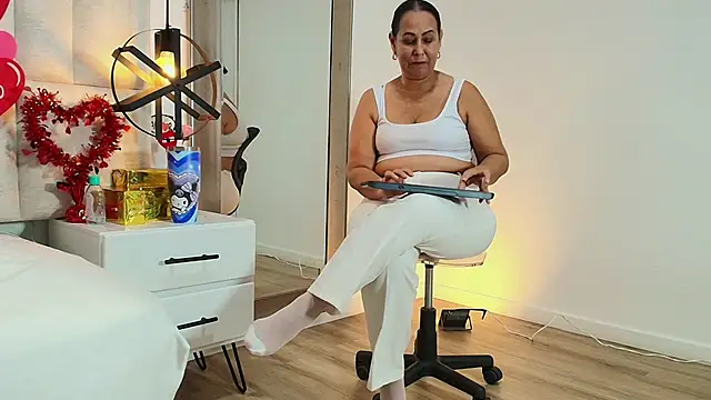 Snapshot of Sara_BigAss- chatting on 02-20-26, 08:09 Sara BigAss- online show from 02-20-26, 08:09