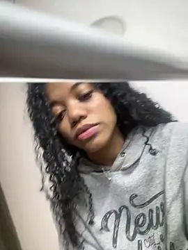 Snapshot of arianna_roxe chatting on 03-17-26, 03:55 arianna roxe online show from 03-17-26, 03:55