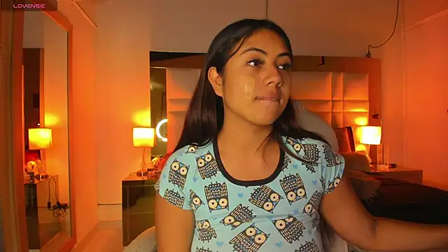 Zoei Moon online show from 06-16-26, 07:05
