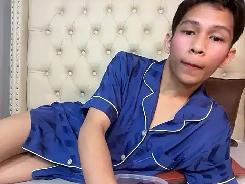 TheBoyAboveYou online show from 05-11-26, 07:55