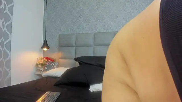 Snapshot of emilyy_r chatting on 02-26-26, 07:13 emilyy r online show from 02-26-26, 07:13