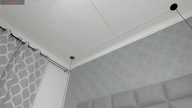 Snapshot of emilyy_r chatting on 02-27-26, 06:52 emilyy r online show from 02-27-26, 06:52