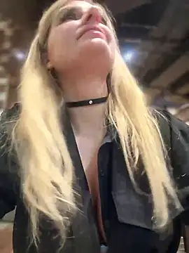 Snapshot of Betsy chatting on 12-18-24, 01:45 Betsy online show from 12-18-24, 01:45