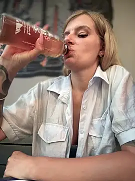 Snapshot of Betsy chatting on 01-20-25, 11:24 Betsy online show from 01-20-25, 11:24