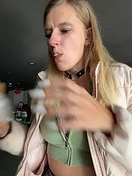 Snapshot of Betsy chatting on 03-29-26, 01:33 Betsy online show from 03-29-26, 01:33