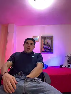 Snapshot of williamsmiiths16 chatting on 02-25-26, 12:26 williamsmiiths16 online show from 02-25-26, 12:26