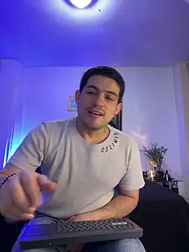 Snapshot of williamsmiiths16 chatting on 03-29-26, 01:00 williamsmiiths16 online show from 03-29-26, 01:00