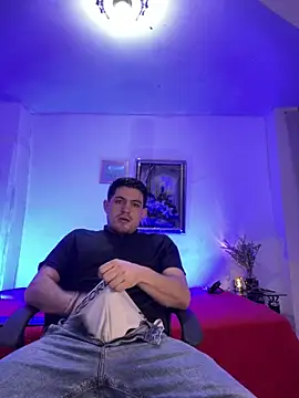 Snapshot of williamsmiiths16 chatting on 04-13-26, 11:37 williamsmiiths16 online show from 04-13-26, 11:37