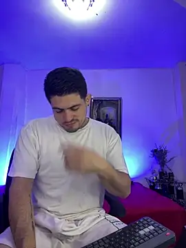 Snapshot of williamsmiiths16 chatting on 04-15-26, 11:50 williamsmiiths16 online show from 04-15-26, 11:50