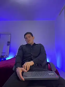 Snapshot of williamsmiiths16 chatting on 04-22-26, 11:45 williamsmiiths16 online show from 04-22-26, 11:45