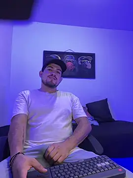 williamsmiiths16 online show from 06-22-26, 11:29