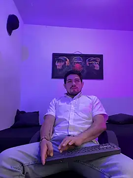 williamsmiiths16 online show from 06-24-26, 11:31