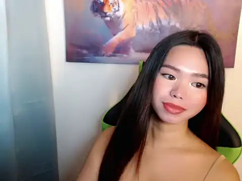 Snapshot of voganmarie chatting on 04-16-26, 02:01 voganmarie online show from 04-16-26, 02:01