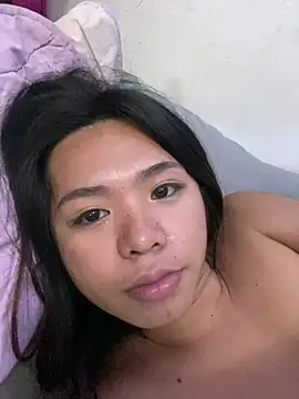 Snapshot of voganmarie chatting on 04-16-26, 09:39 voganmarie online show from 04-16-26, 09:39