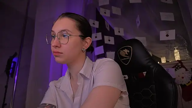 hi evie online show from 12-21-25, 01:29